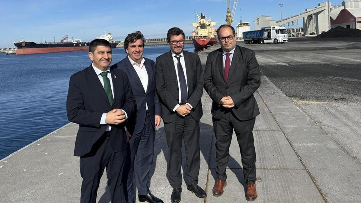 El comisionado del Corredor Atlántico (decha.) visitó de nuevo Galicia