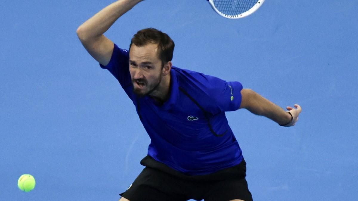 Medvedev fue descalificado por esta acción y Novak Djokovic avanzó a la final.