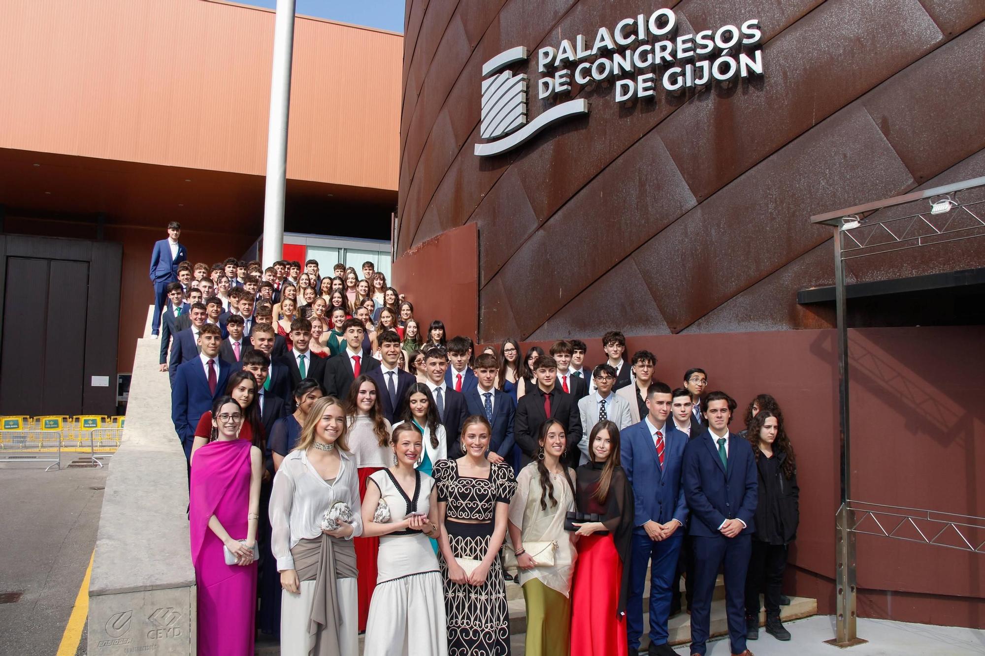 Los colegios e institutos de Gijón se van de graduación (en imágenes)