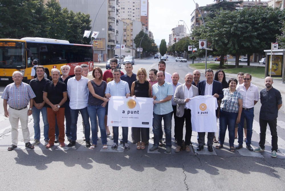 Alcaldes gironins fan una crida a participar en l''acte de la Diada a Salt