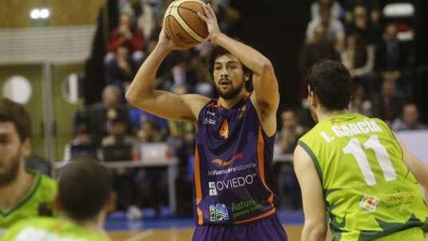 Fernando Fernández Noval durante su etapa en el Oviedo.