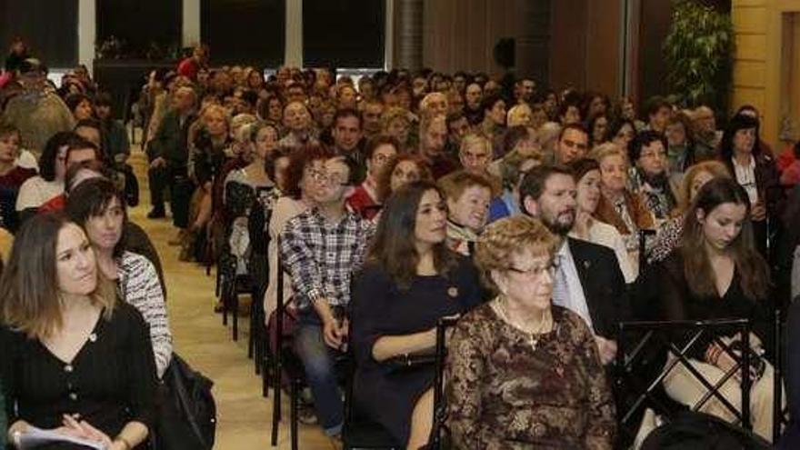 Asistentes a la celebración de ayer en Oviedo durante la entrega de galardones.