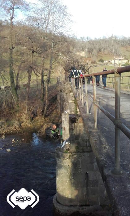 Dos heridos al caer con un dumper en Piloña.