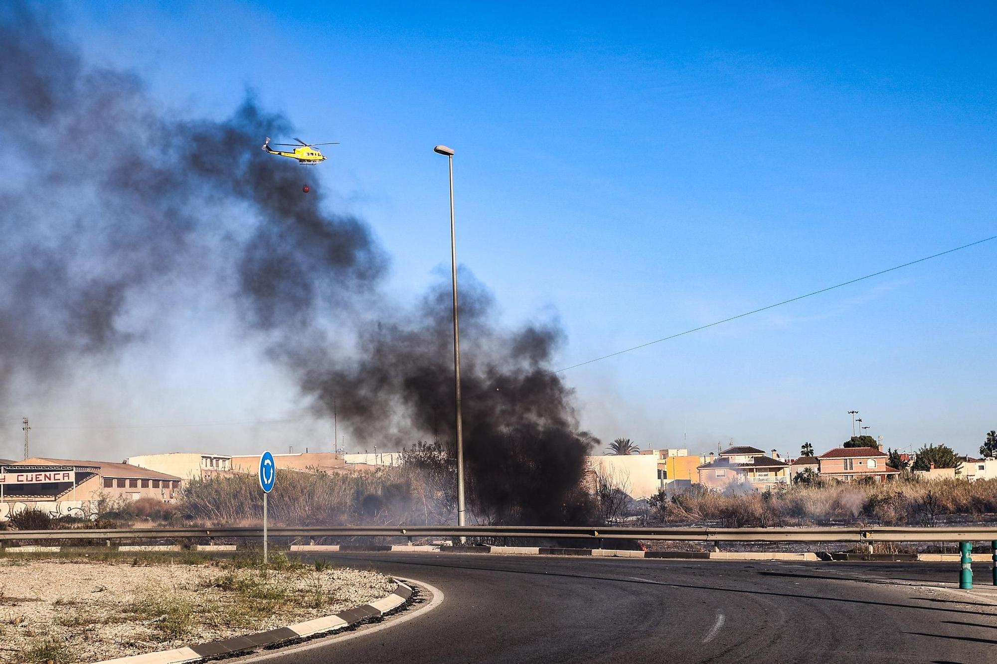 Un incendio en una parcela de la Calle Médico Temístocles Almagro en ...