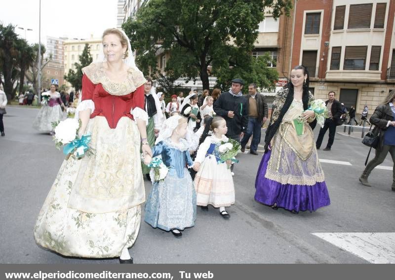 Galería de fotos --  La Ofrenda de Flores pudo con el frío y el viento