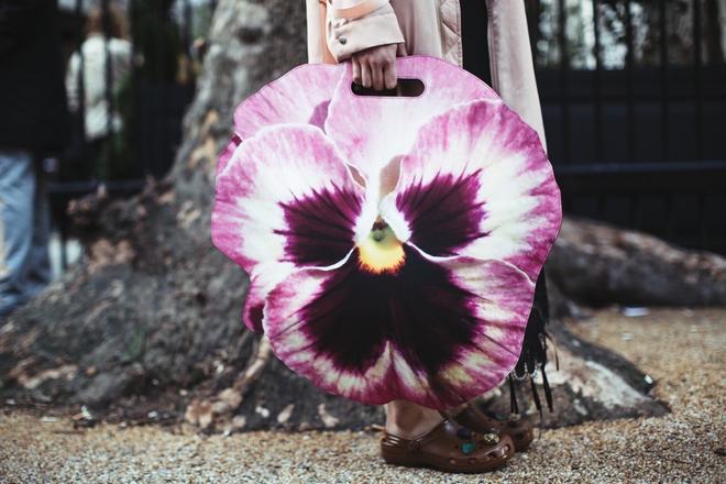 Los diez mejores bolsos del street style (Londres), floral