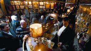 Un immortal de Ciutat Vella 8 Ambient de la cocteleria Boadas, divendres passat a la nit.