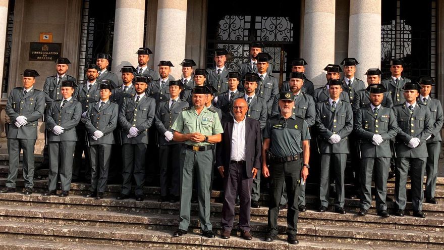 Abel Losada y Manuel Touceda recibieron a los agentes en la Subdelegación del Gobierno.