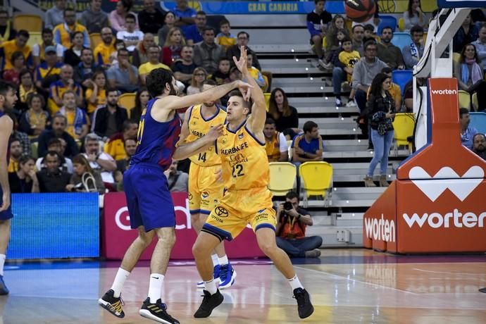 09-02-20 DEPORTES. PABELLON GRAN CANARIA ARENAS. SIETE PALMAS. LAS PALMAS DE GRAN CANARIA. Partido de baloncesto entre los equipos del Herbaife GC y el Barcelona.    Fotos: Juan Castro.