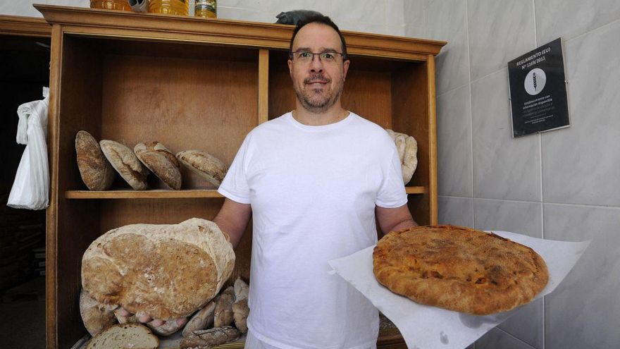 Más de 80 años horneando con oficio en A Cacharela