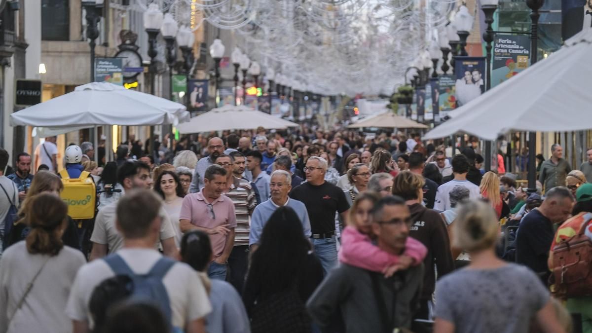 Aglomeraciones por las compras navideñas en la calle Triana, en la capital grancanaria.