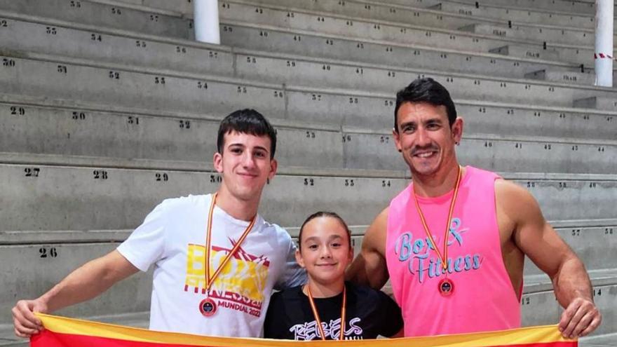 Héctor Guerrero y su hija Luna del club Box &amp; Fitness de Alagón. | SERVICIO ESPECIAL