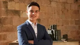 Nicolás Cabello Pérez, pregonero infantil 2026, canta el Pregó de Vicent Pau Serra