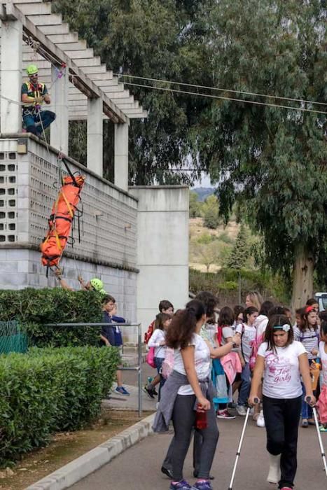 Exhibición de la Guardia Civil ante escolares en Inca