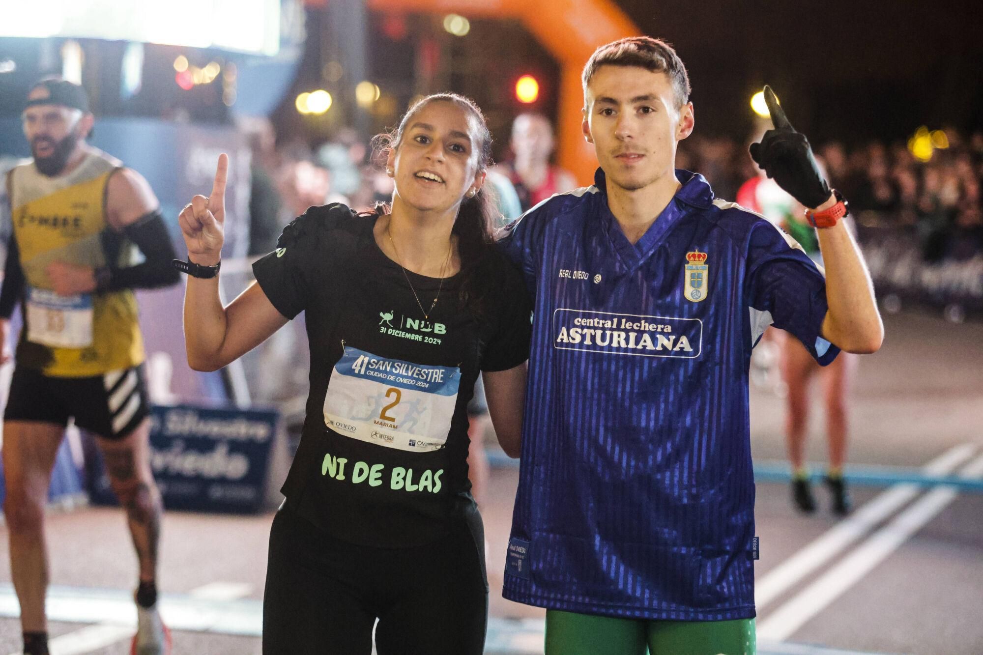 EN IMÁGENES: Alejandro Onís y Mariam Benkert saltan del segundo al primer puesto en la San Silvestre de Oviedo