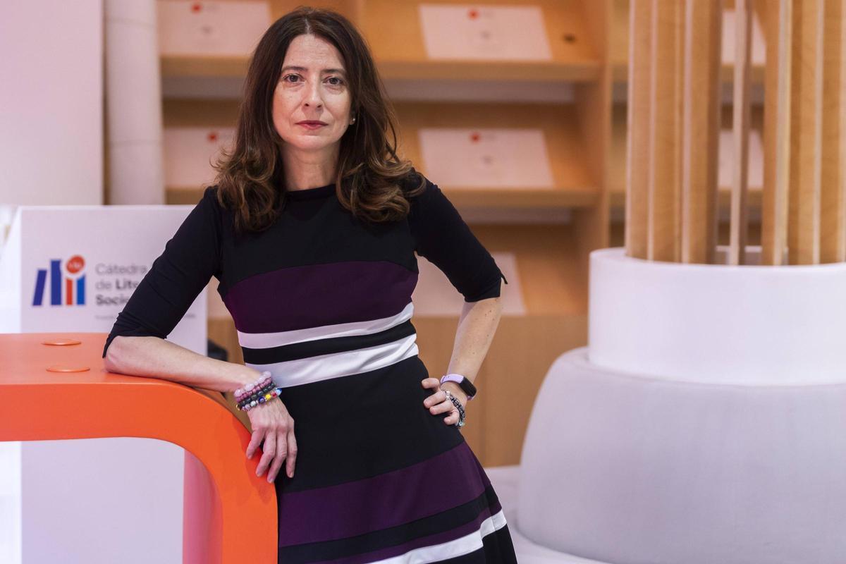 Entrevista a Ana Merino, escritora y directora de la Cátedral Planeta ...