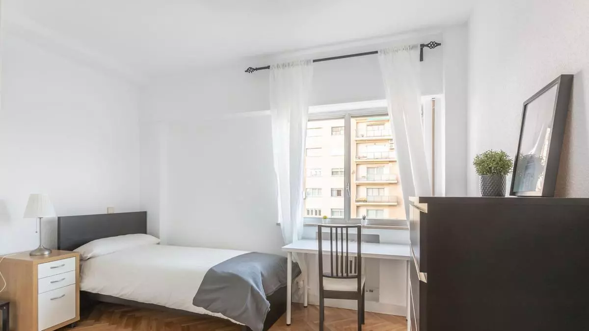 Los inquilinos que viven en un piso compartido destinan el 41% de sus ingresos a pagar su habitación, 477 euros de media