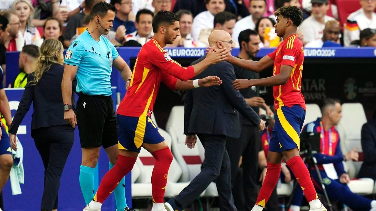 Ferran Torres sustituye a Lamine Yamal durante el España - Alemania de la Eurocopa 2024.