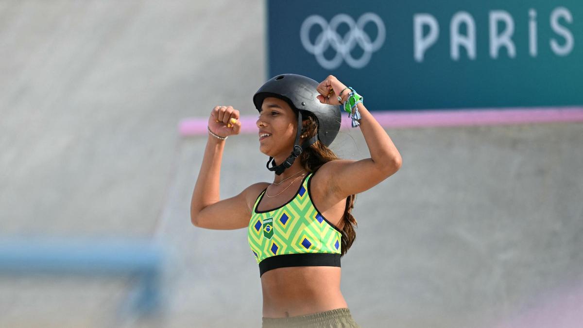 La brasileña Rayssa Leal gana su segunda medalla olímpica con 16 años