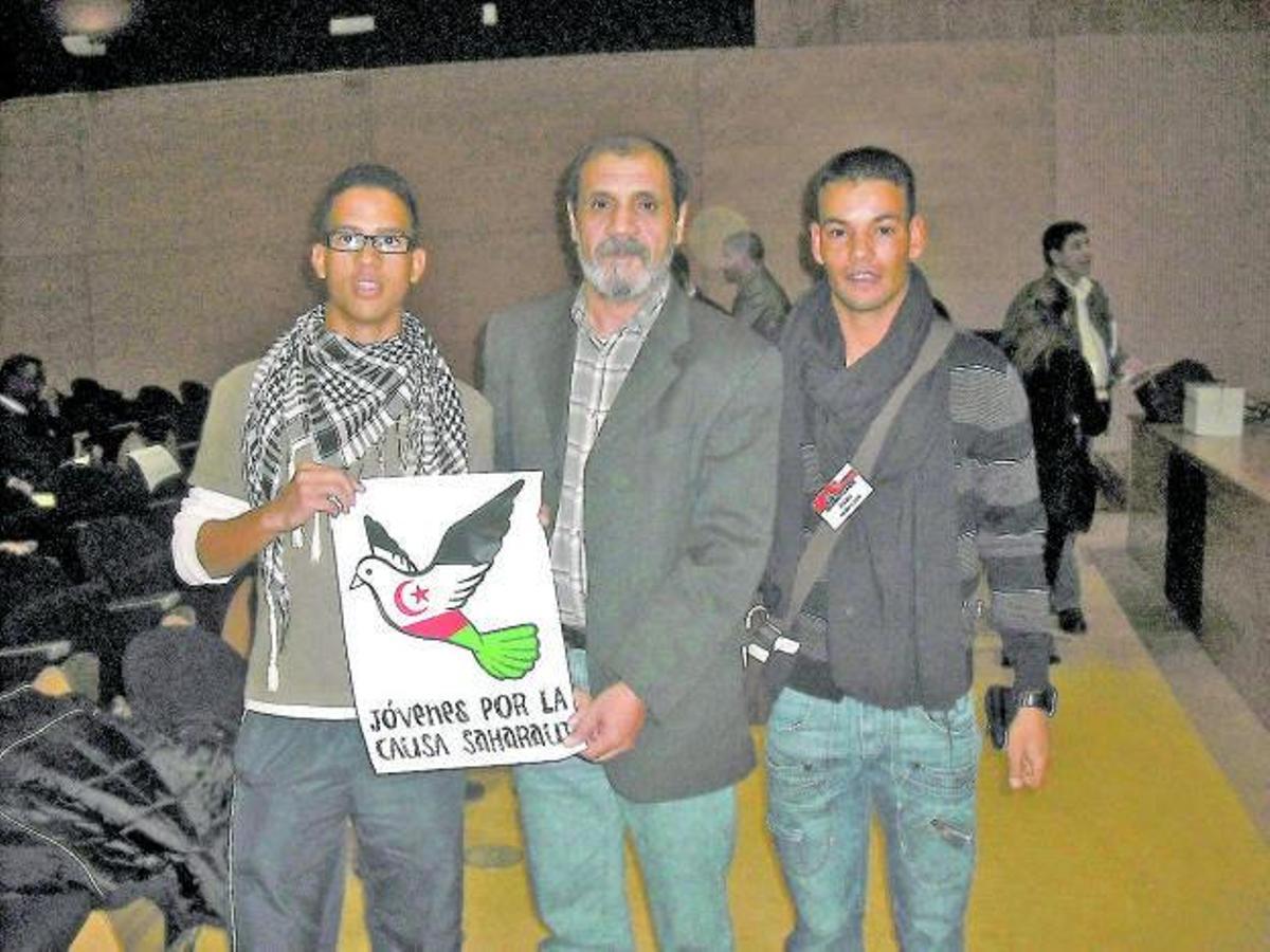 El joven, a la izquierda, durante una de las ediciones de la Carrera Solidaria por el Sáhara