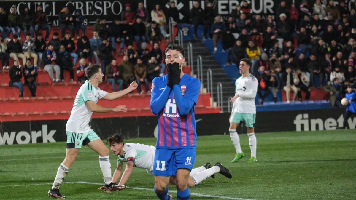 Nieto lamenta una ocasión clara en el área del Osasuna Promesas.