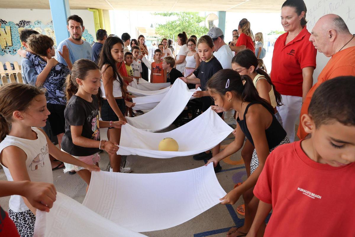 Aquí están todas las fotos de la convivencia entre niños y usuarios del centro de día de Can Raspalls