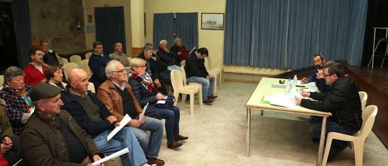 La asamblea de la comunidad de montes de San Vicente de O Grove. // Muñiz