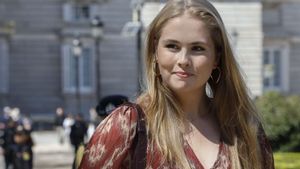 La princesa Amalia, heredera al trono de Países Bajos, inaugura el jardín de tulipanes que ha regalado a Madrid.