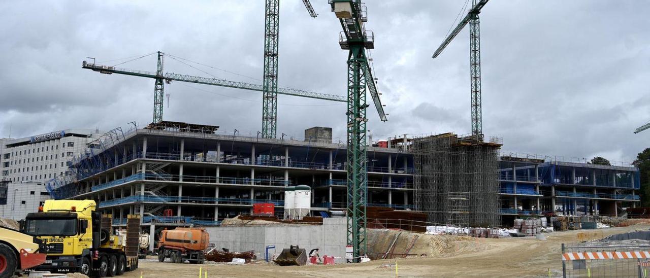 Estado de las obras de ampliación del hospital, que acaban de cumplir un año.