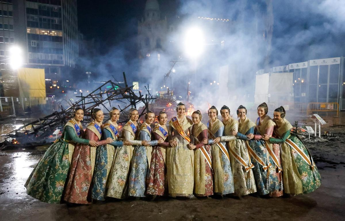 Carmen y la corte, ante la falla