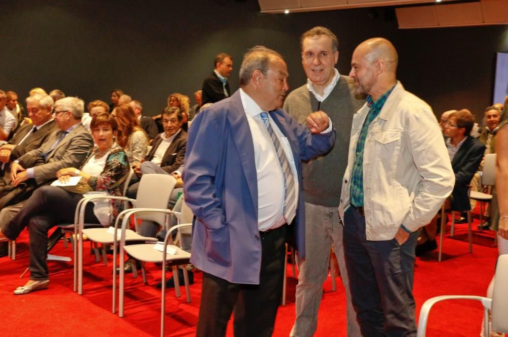 Presentación del libro "Cartelería de Prevención de Riesgos Laborales" en el Club Prensa Asturiana de LA NUEVA ESPAÑA