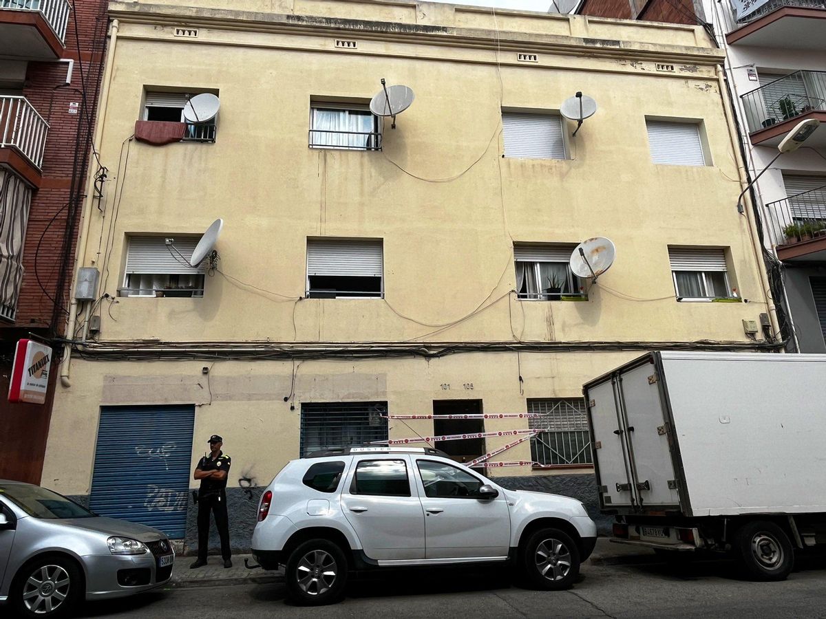 Edificio desalojado en el barrio de Llefià de Badalona tras