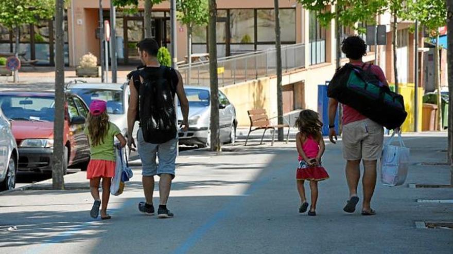 Les línies del carril bici són invisibles per a molts vianants