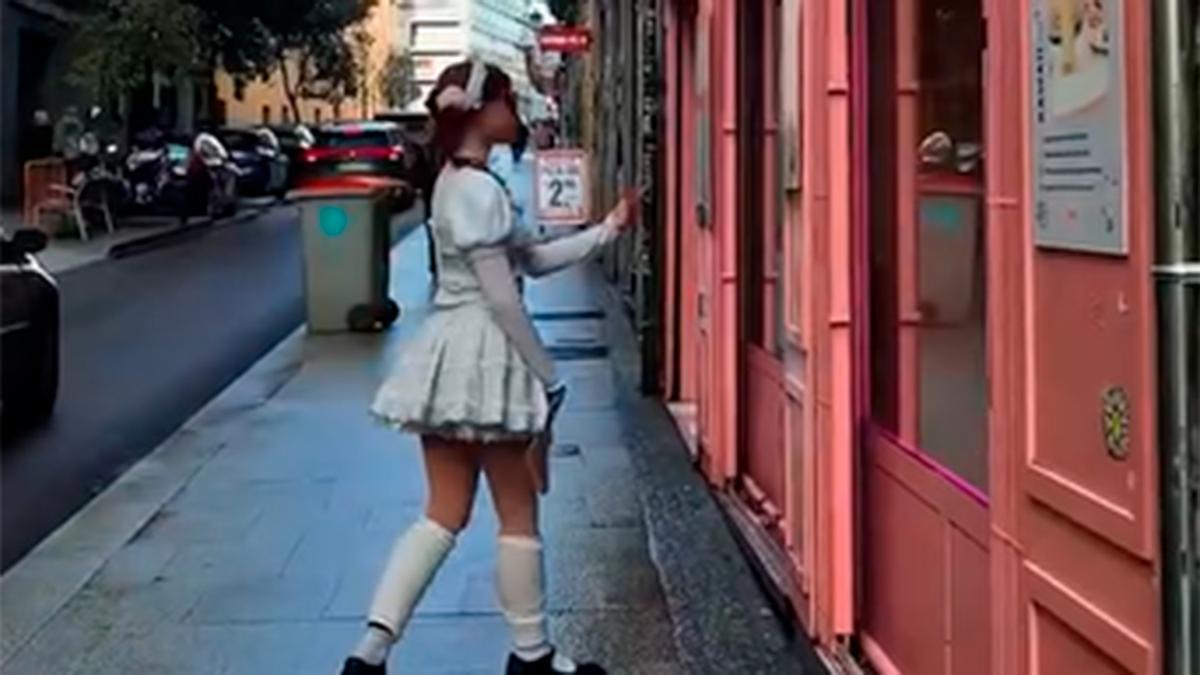 Cuenta atrás para que abra en Gijón la exitosa pastelería que que colapsó con largas colas su apertura en Avilés: llegan los coloridos pasteles