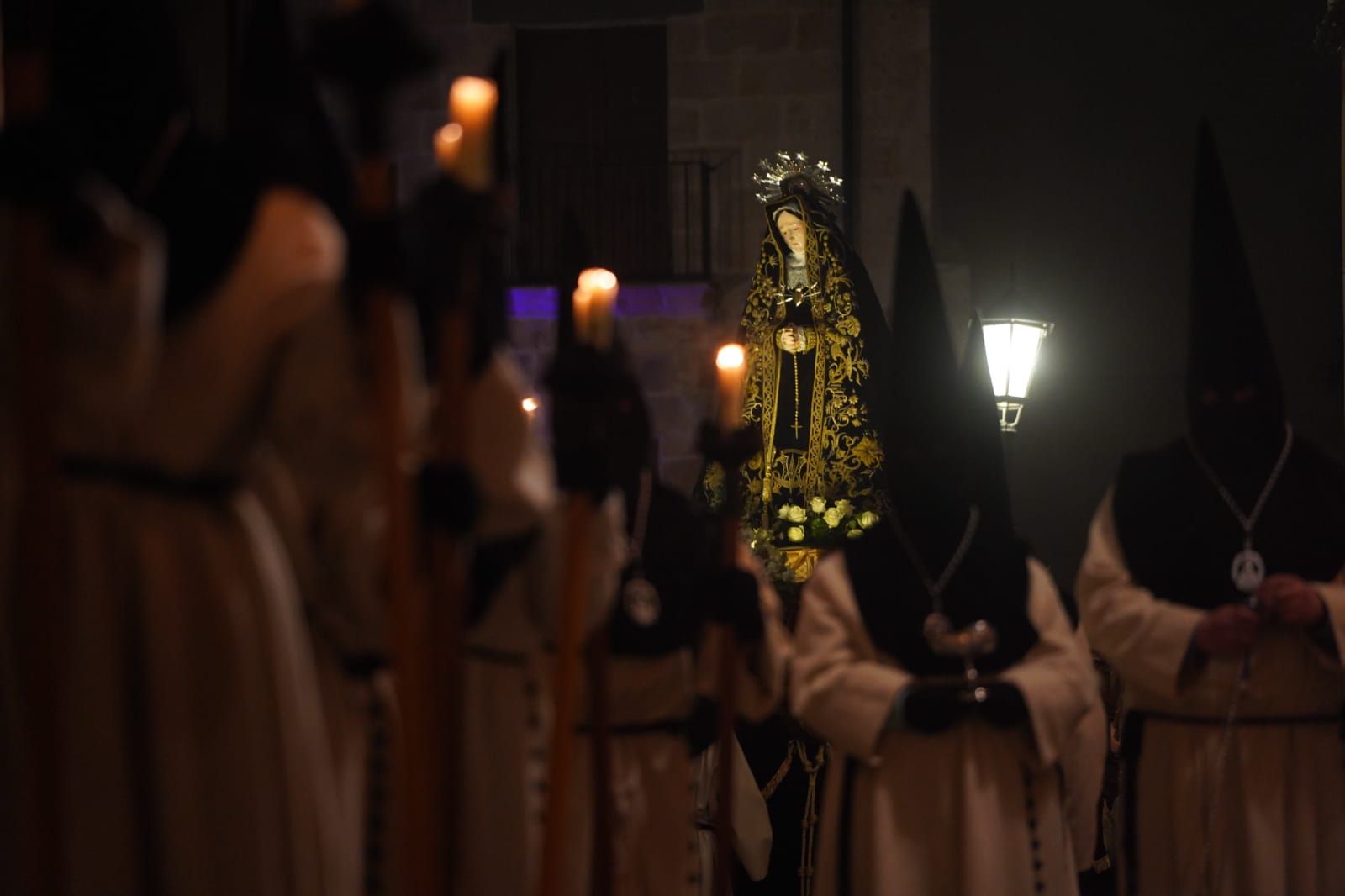 GALERÍA | La procesión de Nuestra Madre de las Angustias, en imágenes