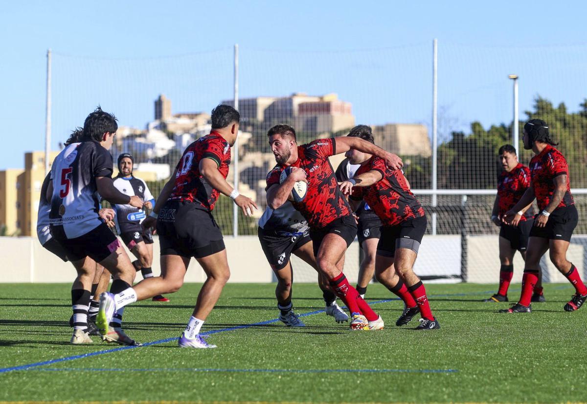 Partido de rugby en el nuevo estadio de es Putxet. | TONI ESCOBAR