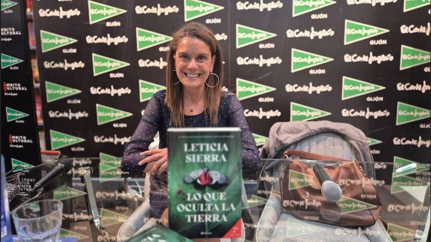 Leticia Sierra presenta &quot;Lo que oculta la tierra&quot;, su último libro