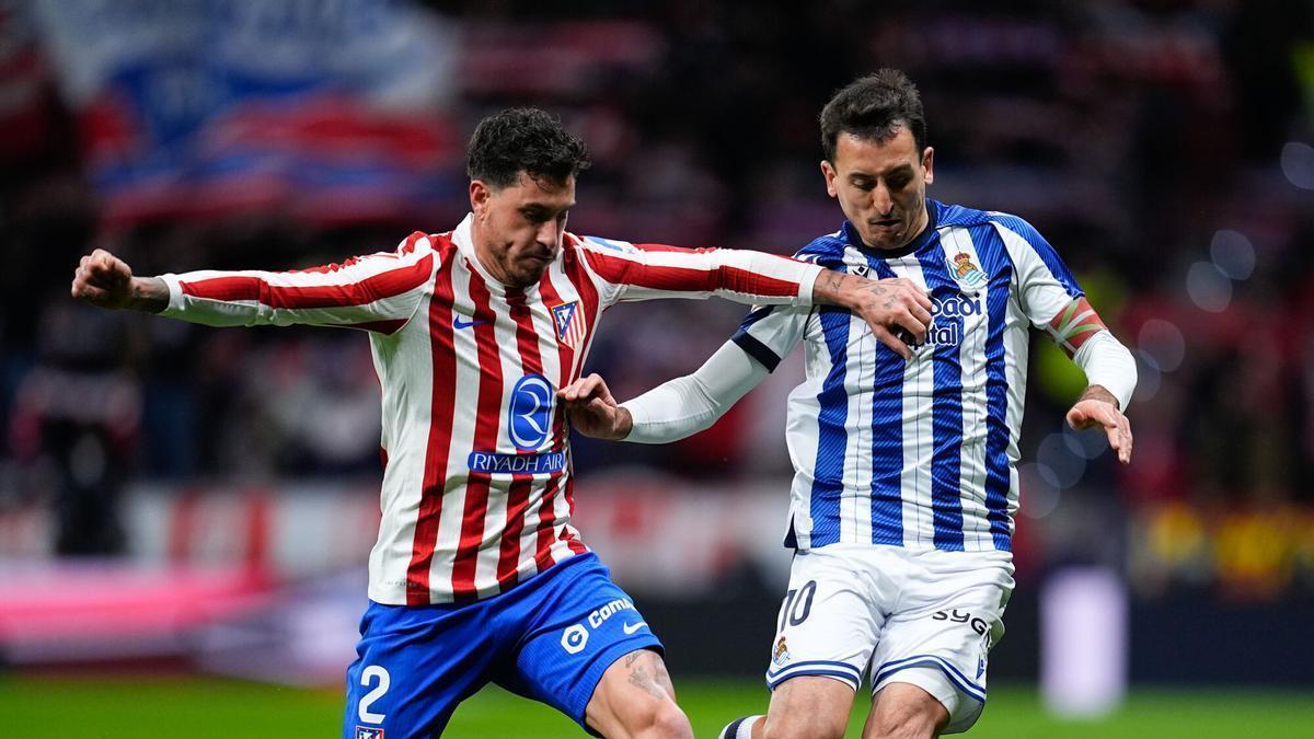 Jose Maria Gimenez of Atletico de Madrid and Mikel Oyarzabal of Real Sociedad compete for the ball during the Spanish League, LaLiga EA Sports, football match played between Atletico de Madrid and Real Sociedad at Riyadh Air Metropolitano stadium on March 07, 2026, in Madrid, Spain. AFP7 07/03/2026 ONLY FOR USE IN SPAIN