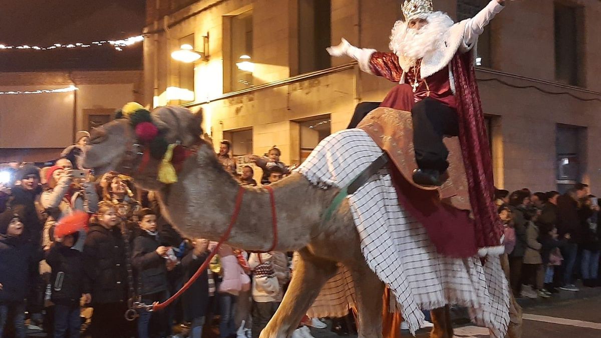 La cabalgata de Reyes Magos en Pola de Siero