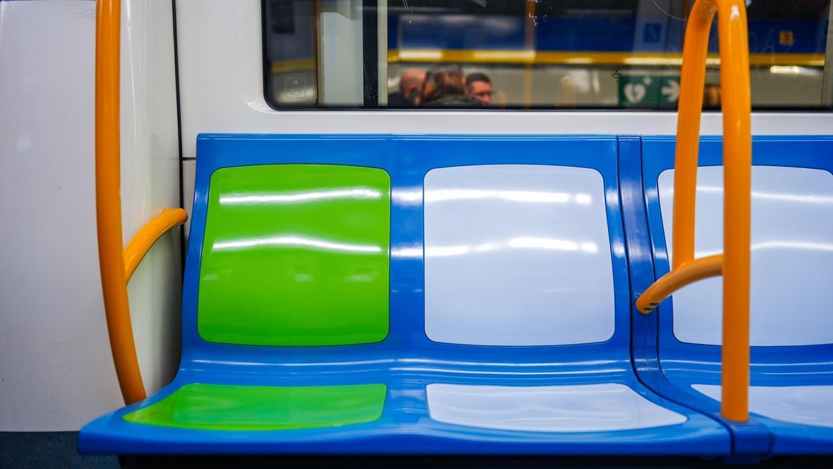 Comenzaron a instalarse 300 asientos en la línea 3, y se continuó con otros 300 en la línea 1