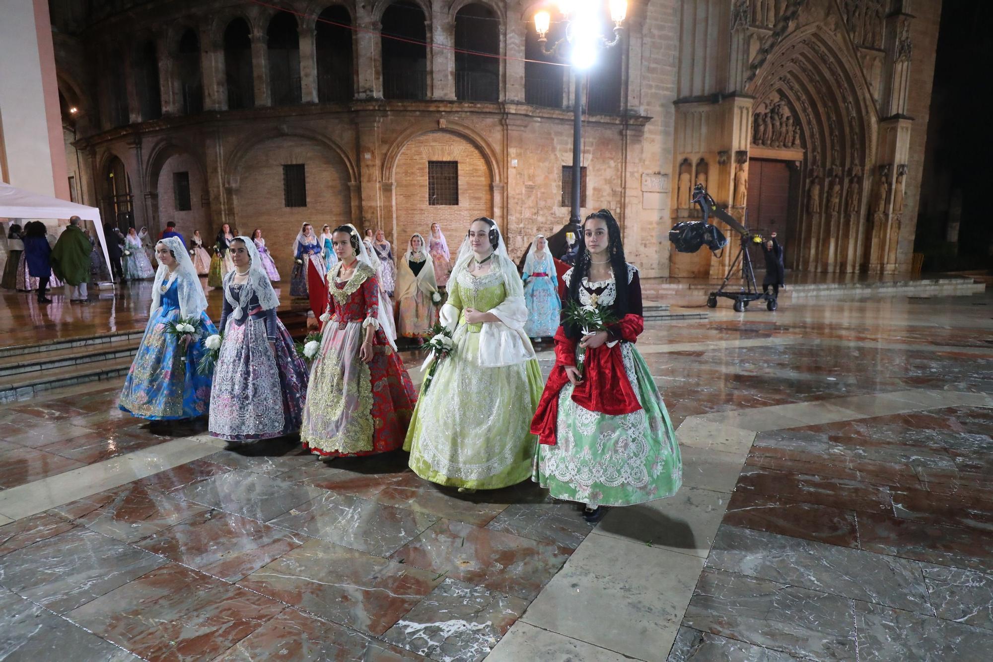 Búscate en el primer día de ofrenda por la calle de la Paz (entre las 21:00 a las 22:00 horas)