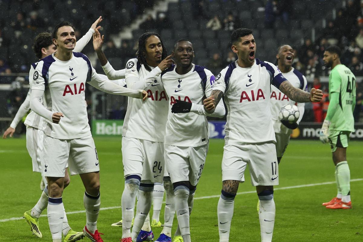 El Tottenham puede salir hoy del descenso