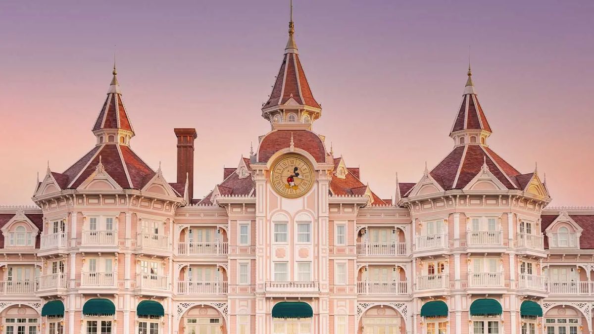 El Disneyland Hotel de Disneyland Paris abre sus puertas