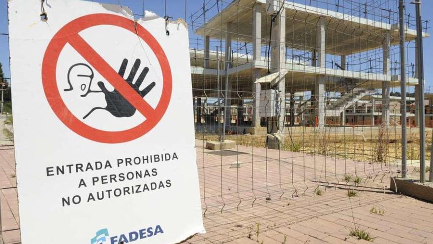 Viviendas sin finalizar de la urbanización Costa Miño Golf.