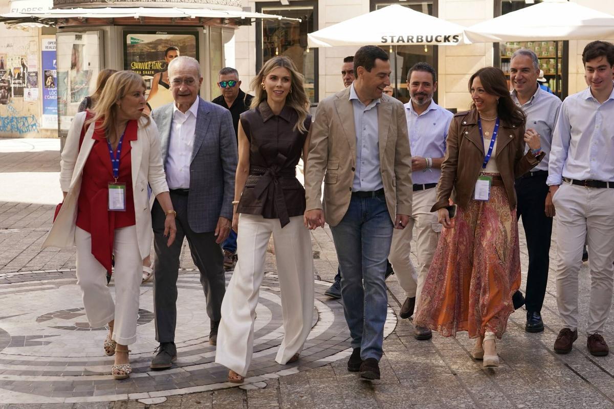 El candidato a la presidencia de la Junta de Andalucía, Juanma Moreno Bonilla, cude a su colegio electoral.