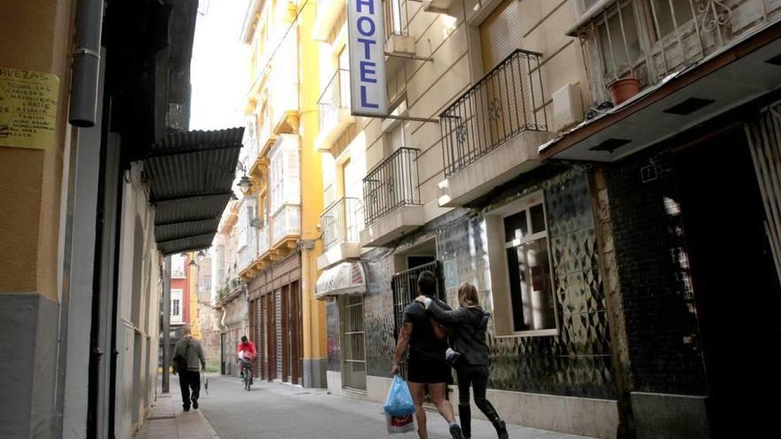 La compra de un edificio para ampliar San Miguel enfrenta al Gobierno y la oposición