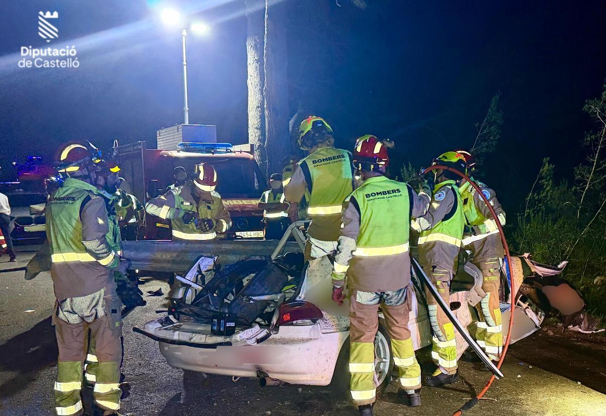 Imágenes de la actuación del Consorcio Provincial de Bomberos en el accidente Imágenes de la actuación del Consorcio Provincial de Bomberos en el accidente