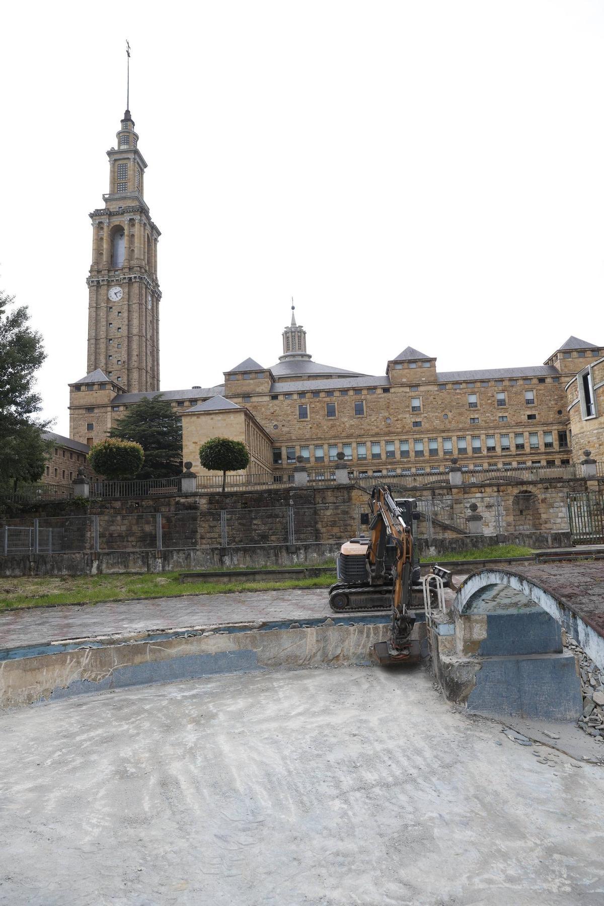En imágenes: así avanzan las obras de la piscina de La Laboral