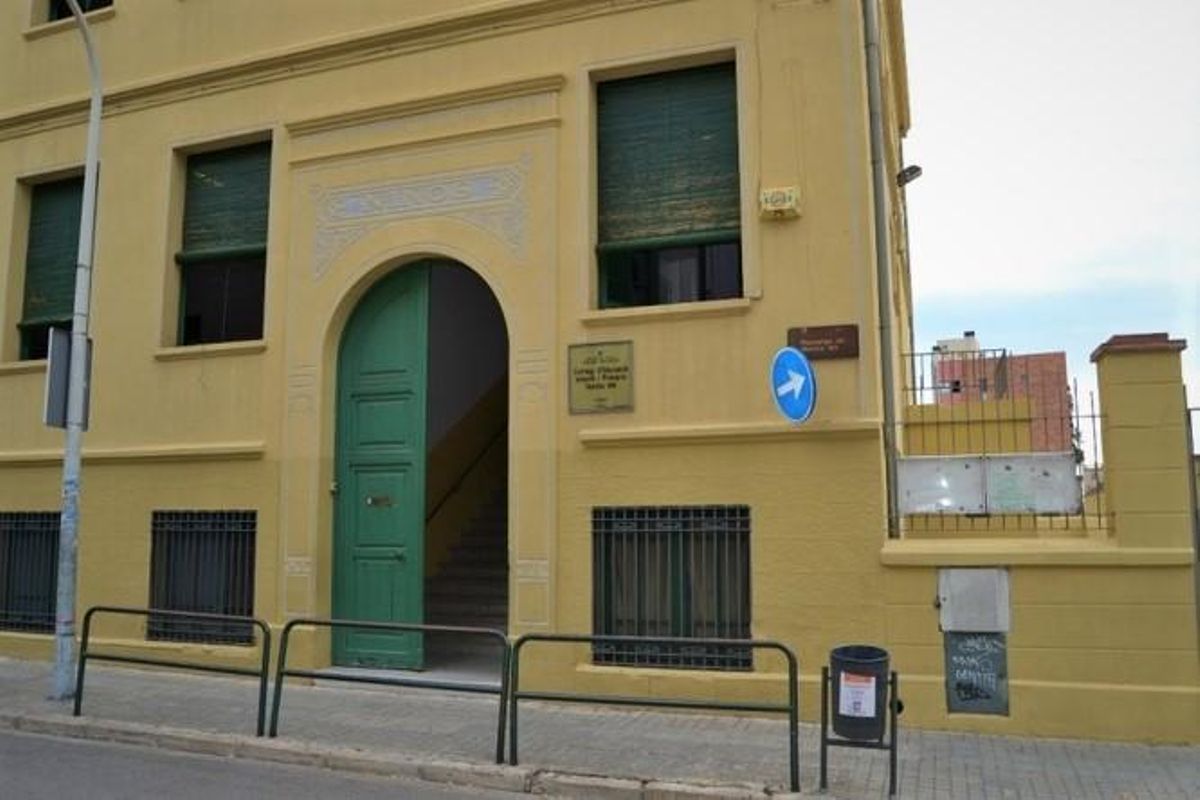 Badalona retira la cessió de terreny perquè la Generalitat hi construeixi dues escoles i l’Ajuntament n’assumirà les obres Badalona retira la cessió de terreny perquè la Generalitat hi construeixi dues escoles i l’Ajuntament n’assumirà les obres