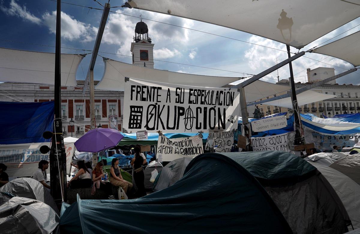 Acampada en la Puerta del Sol en protesta por la situación de la vivienda en España.